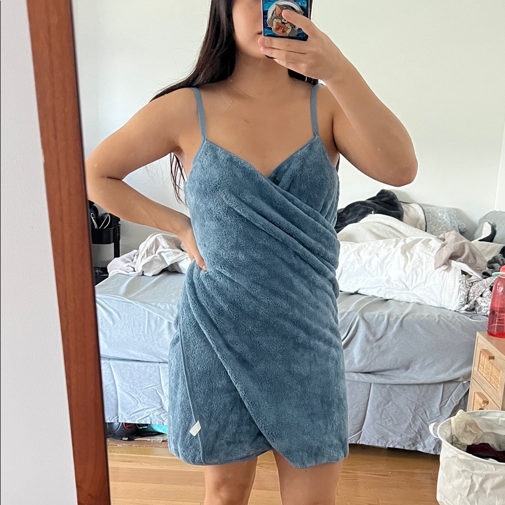 Wearable beach towel